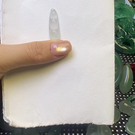 石英质玉（非洲翠）未镶嵌颈饰