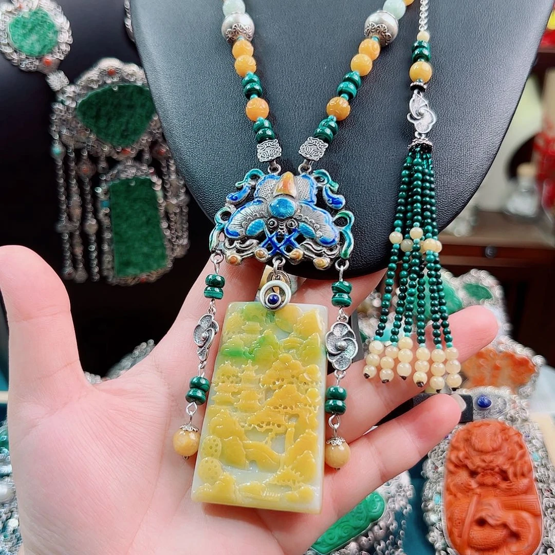 翡翠未镶嵌颈饰国风