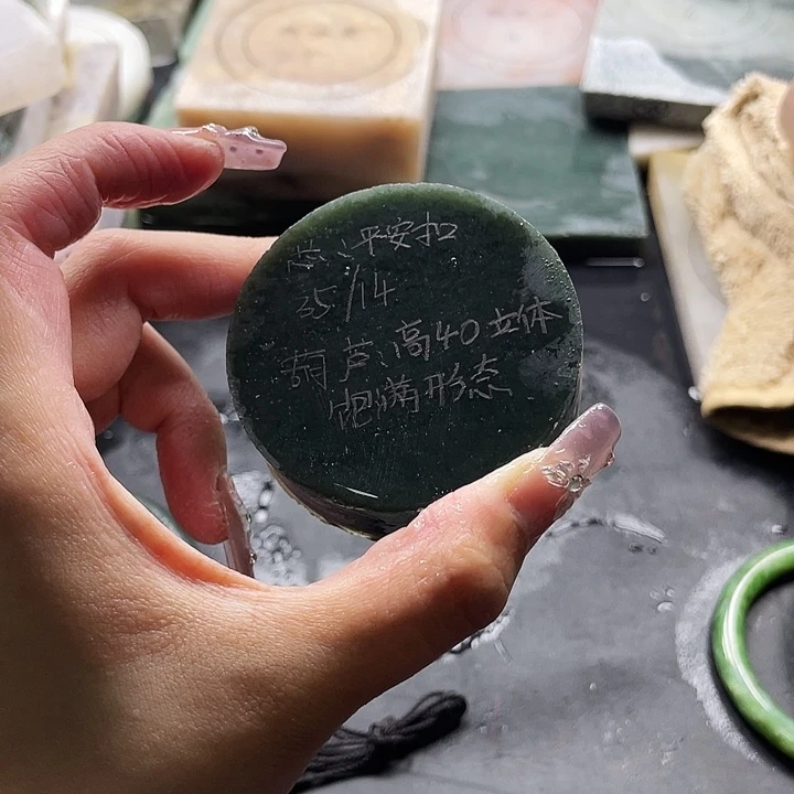 和田玉未镶嵌颈饰定制