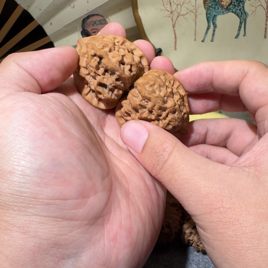 小***祁吊坠文玩核桃44梨木台