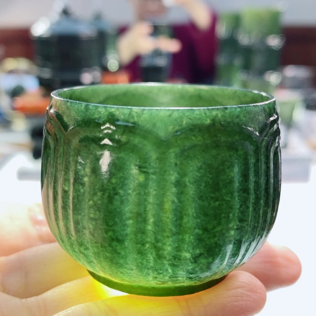 未镶嵌和田玉摆件微瑕