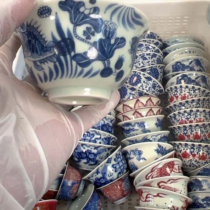 瓷片白青花鱼藻纹压手杯主人杯全品