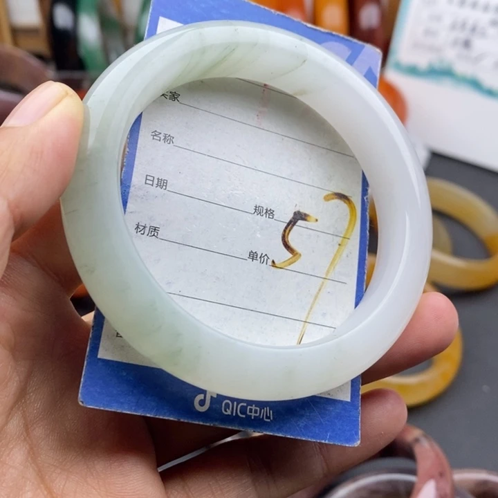 未镶嵌手镯石英质玉