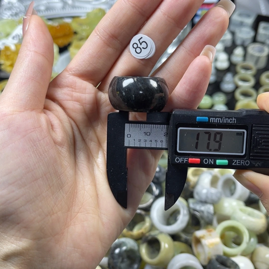 蛇纹石玉未镶嵌戒指