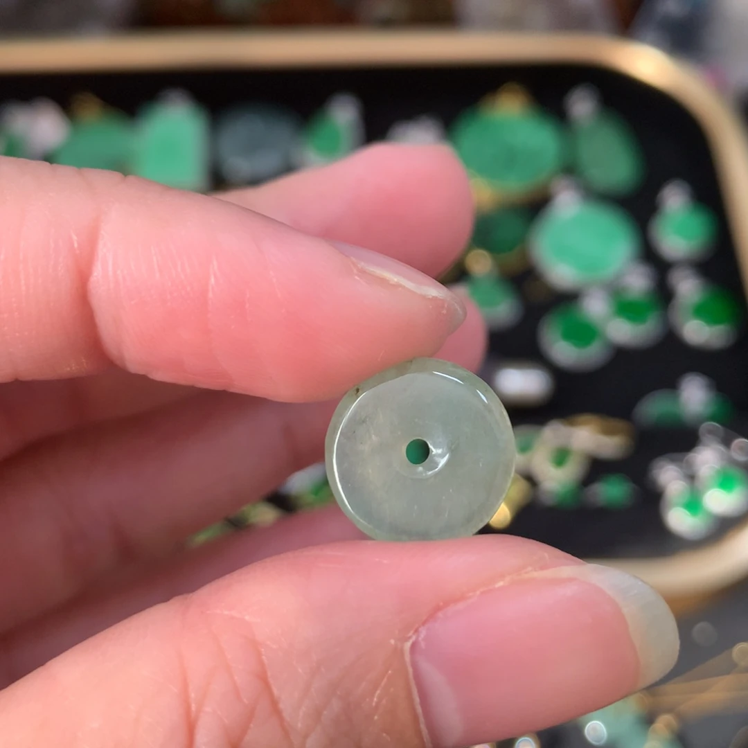 翡翠未镶嵌吊坠(不含链)有纹裂