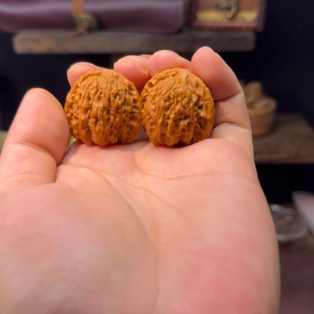 勾***角文玩核桃把件全品龙珠