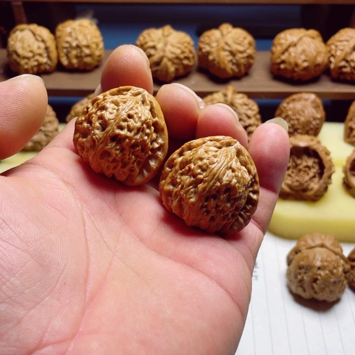 把件文玩核桃三角白