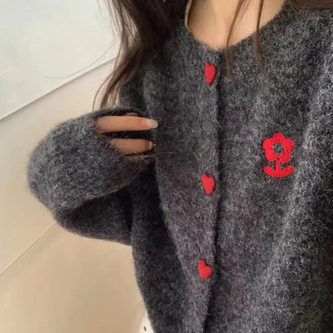 简约韩系刺绣花朵爱心扣开衫毛衣女2025秋冬百搭针织衫潮#85