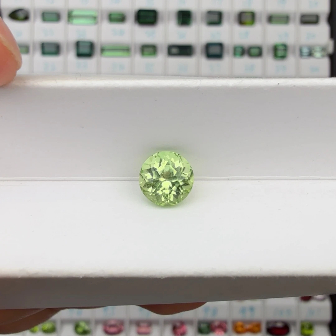 橄榄石未镶嵌笔搁天然2.1克拉