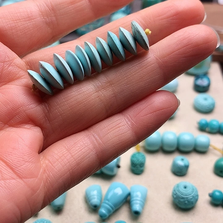 绿松石未镶嵌颈饰