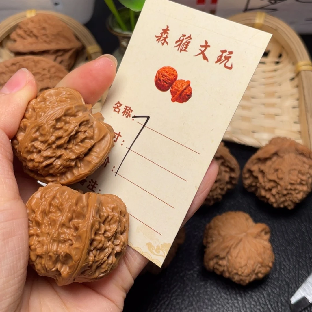 文玩核桃把件三角白39尺7