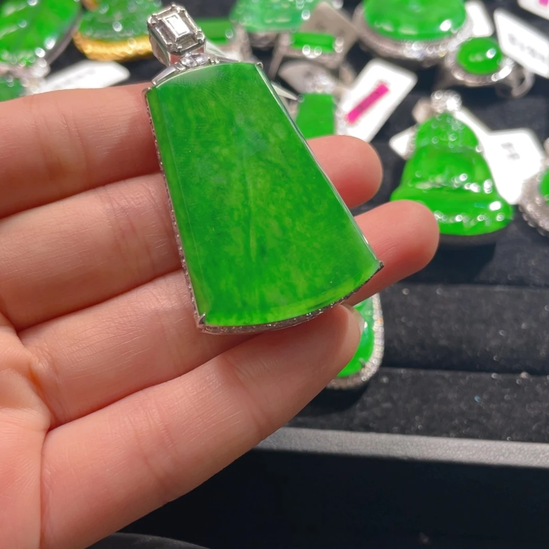 翡翠吊坠(不含链)银S925镶嵌五****！