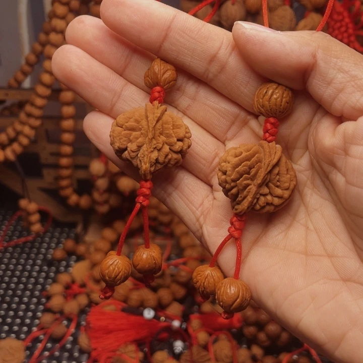 木质类龙纹桃枭挂件