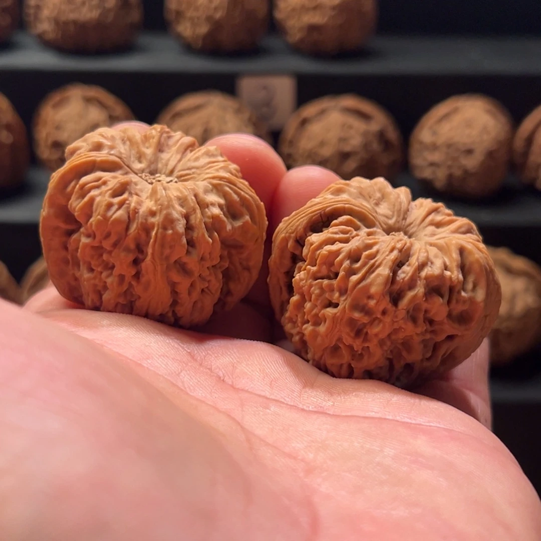 文玩核桃把件?**寒南疆