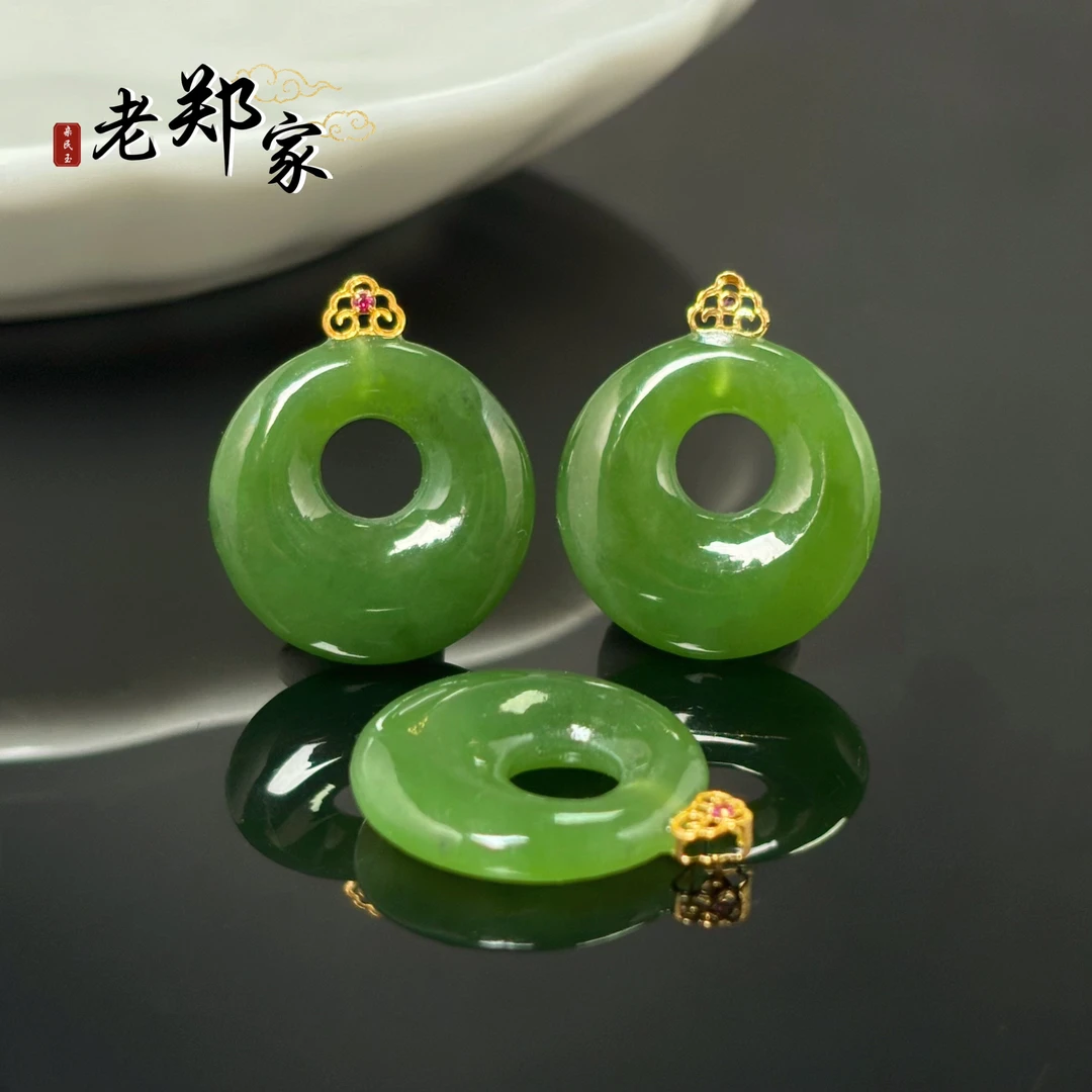 【老郑家】18K金镶和田玉偏心扣挂件  多样性发一件 2594