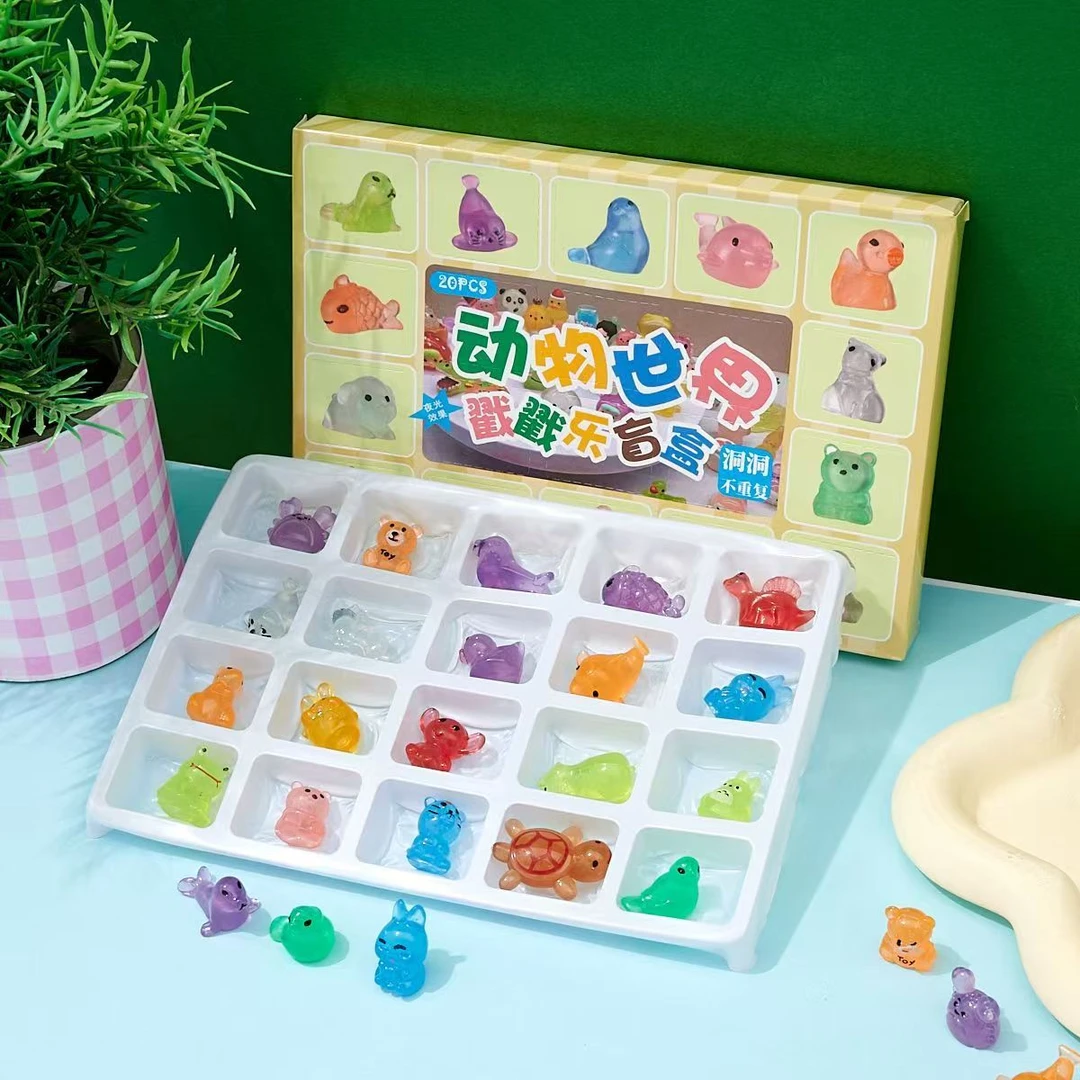 20入夜光真动物卡通树脂小卡玩具创意整蛊送孩子礼品