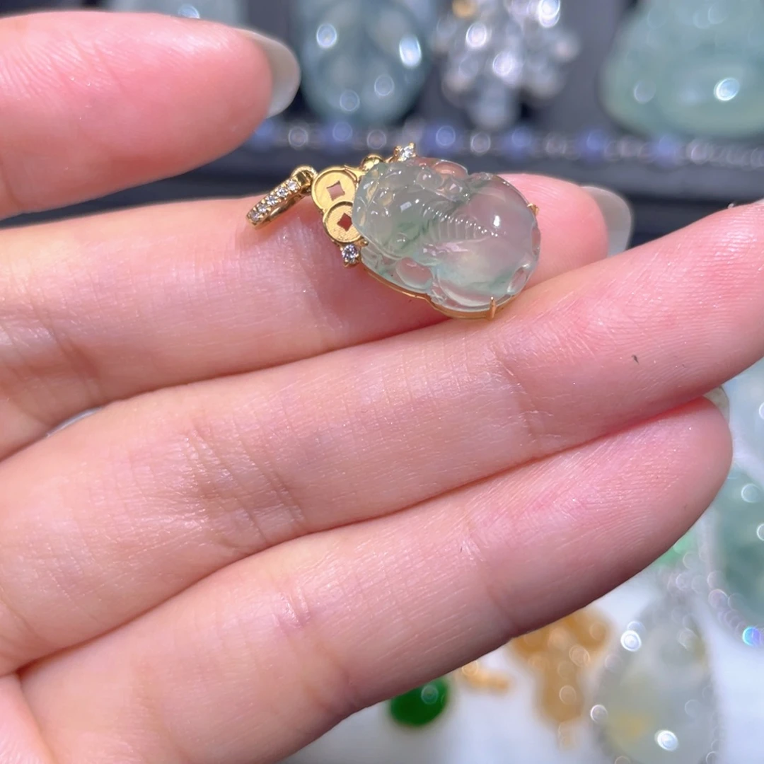 颈饰18K金镶嵌翡翠翡翠