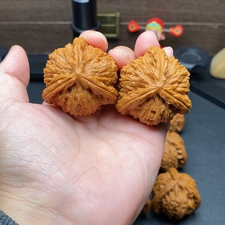 文玩核桃把件白奔