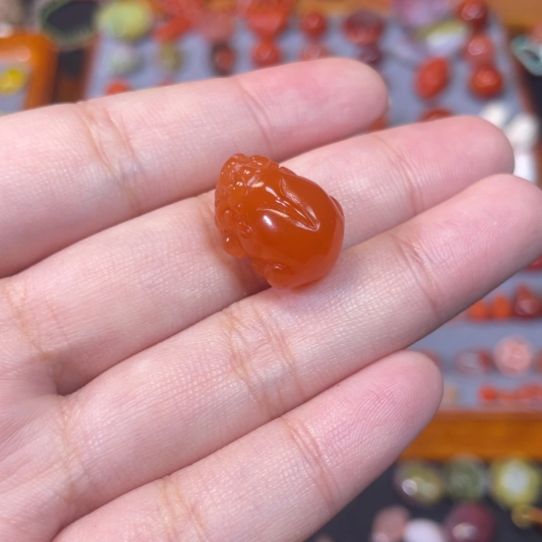 g***n未镶嵌貔貅南红玛瑙编金色线圈