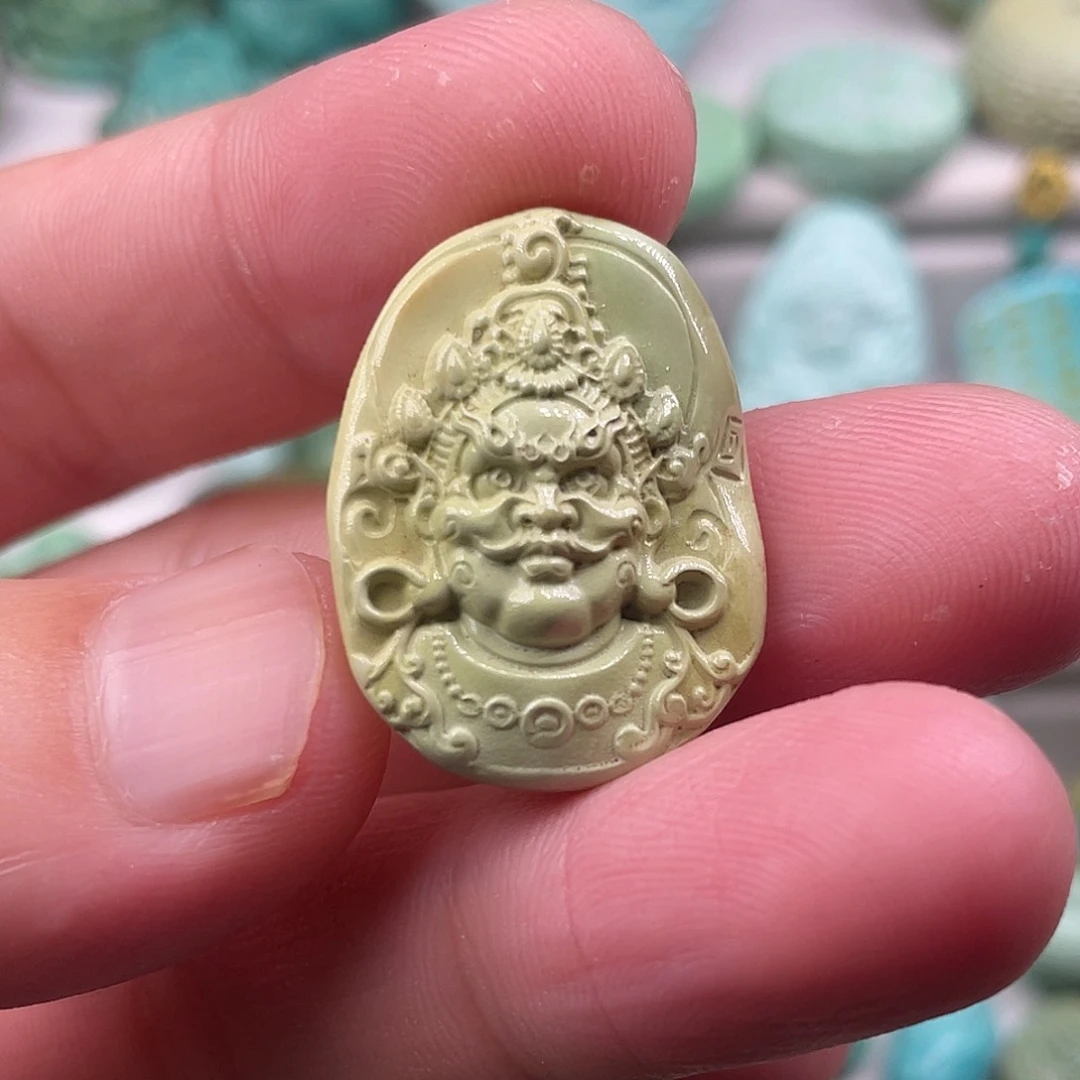 未镶嵌绿松石颈饰