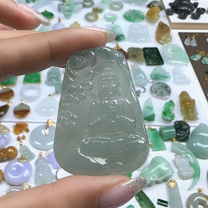 翡翠颈饰未镶嵌大日如来