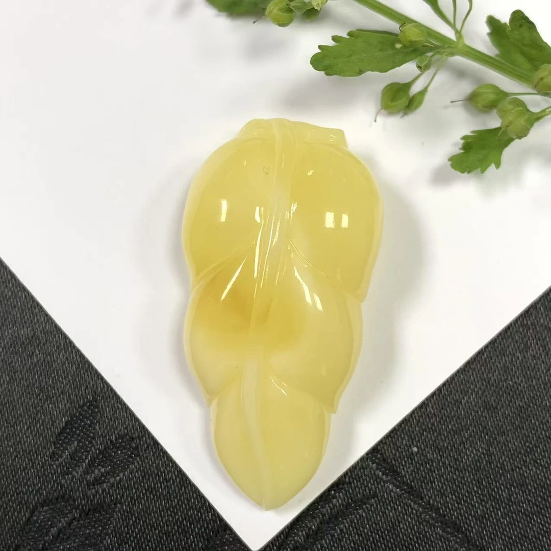 「戴琴珠宝」Z566-蜜蜡雕刻件叶子吊坠（多样性发其一）