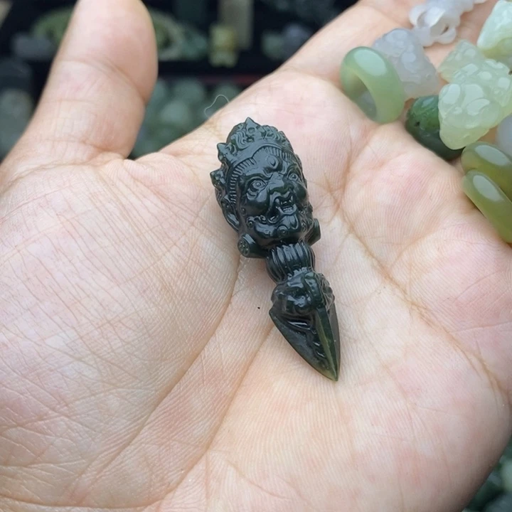 雯****和田玉未镶嵌颈饰