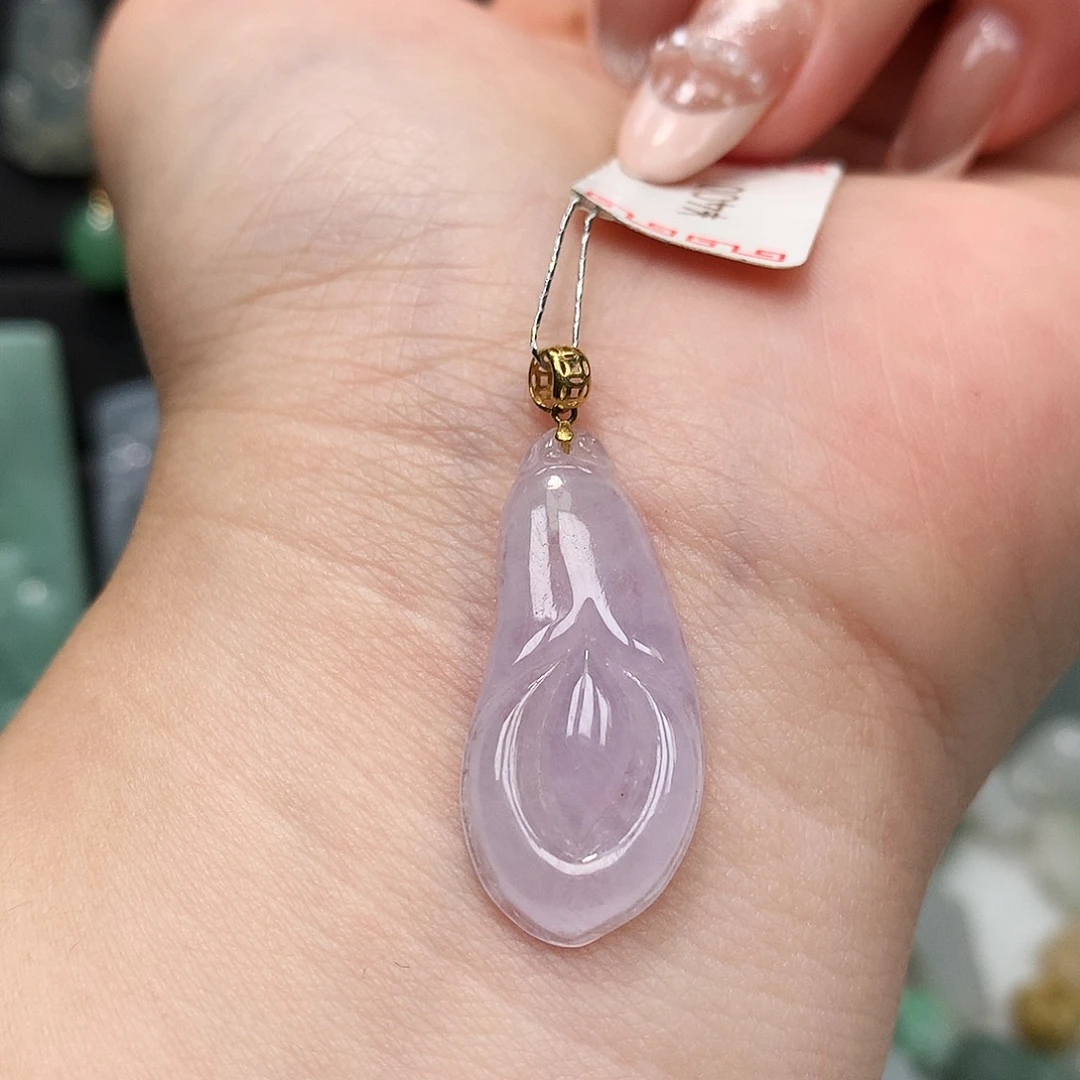 翡翠18K金镶嵌颈饰玉兰花