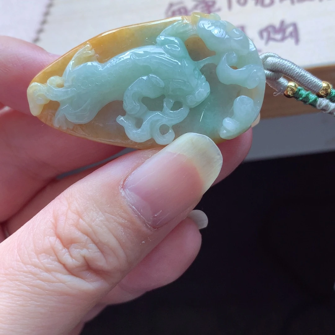 翡翠颈饰未镶嵌吊坠