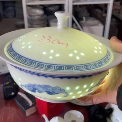 景德镇陶瓷9万英寸青花玲珑汤煲带盖