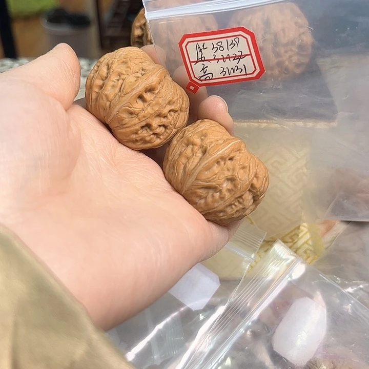 文玩核桃把件平谷元宝有修