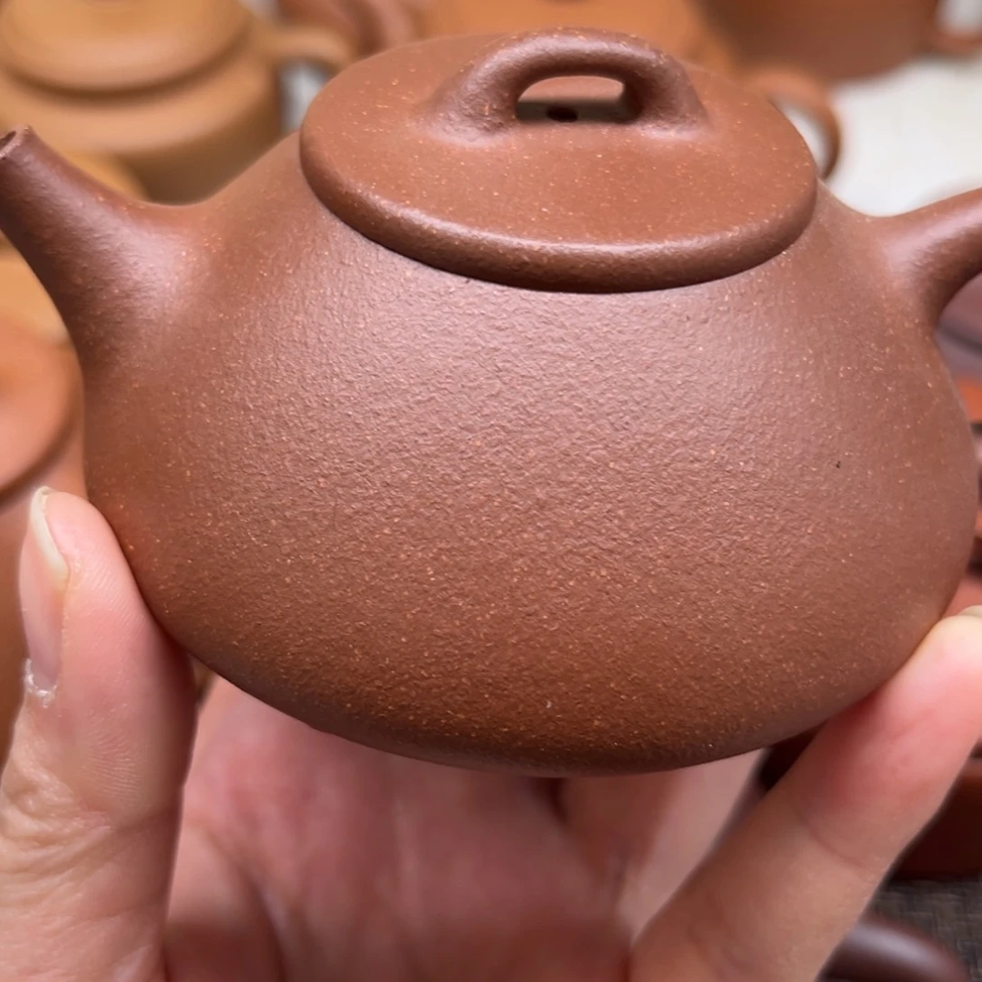 紫砂茶壶微瑕，子冶。 130cc
