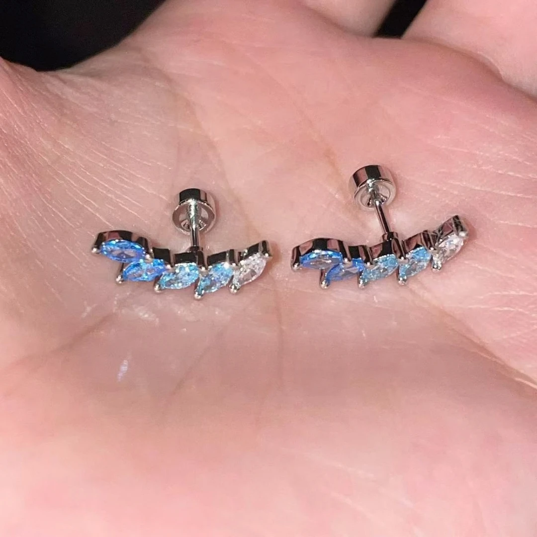 薄荷蓝~爆闪渐变天使羽毛钛钢耳钉精致蓝色简约拧螺丝设计感耳饰