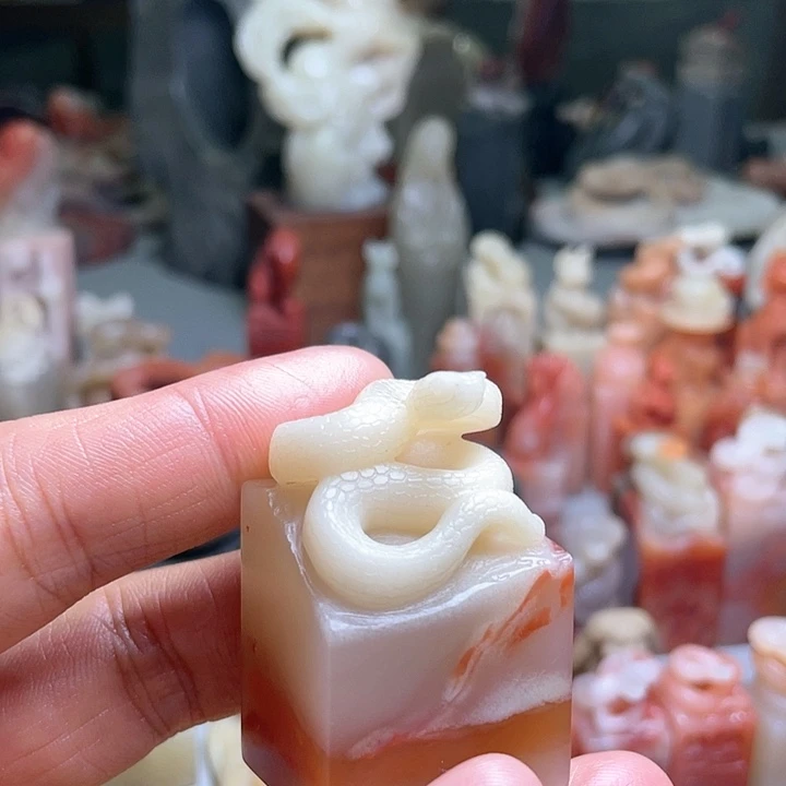 老挝石金****链白蛇印章作品