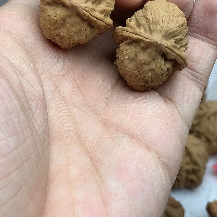 春***油文玩核桃吊坠小金牛