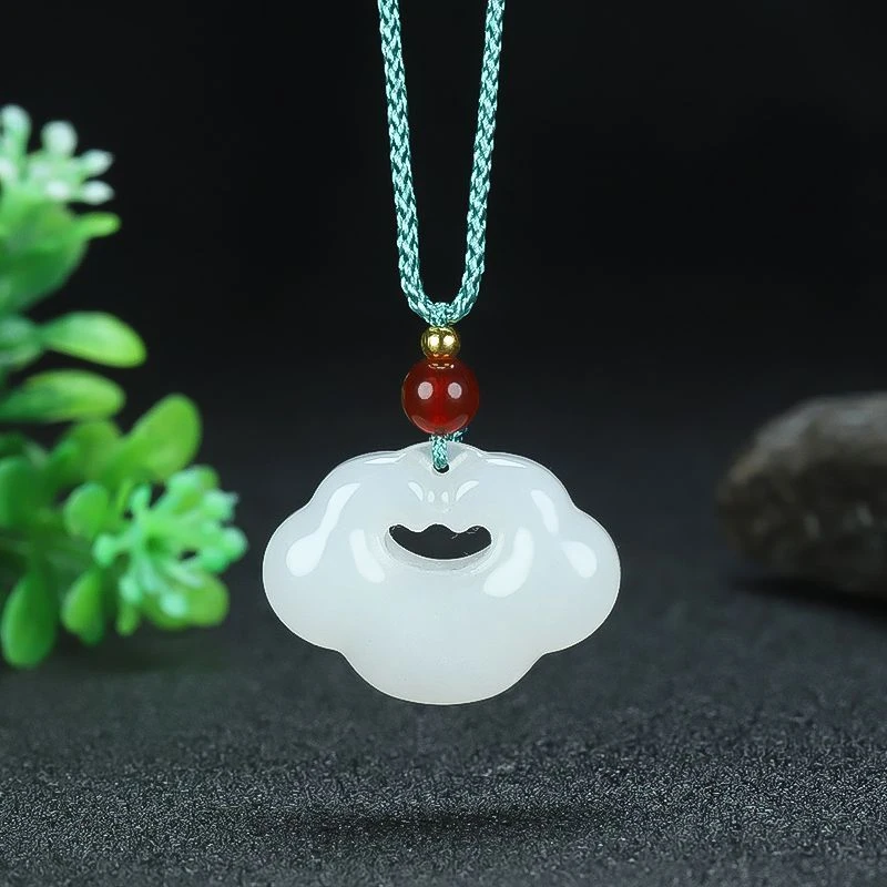 新疆天然玉吊坠女款天山翠祥云锁双面雕刻如意锁轻奢感礼物