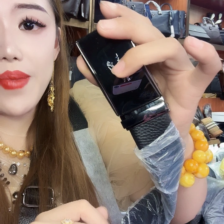 Y***X头层牛皮我们的生活是以自己为中心而