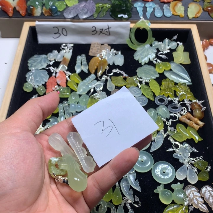 多***期蛇纹石玉合金发夹