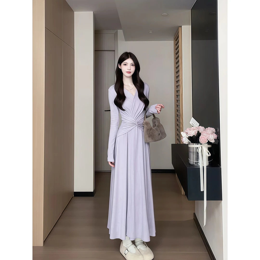 时尚百搭通勤V领长袖连衣裙女秋季新款高级感收腰显瘦A字版长裙子