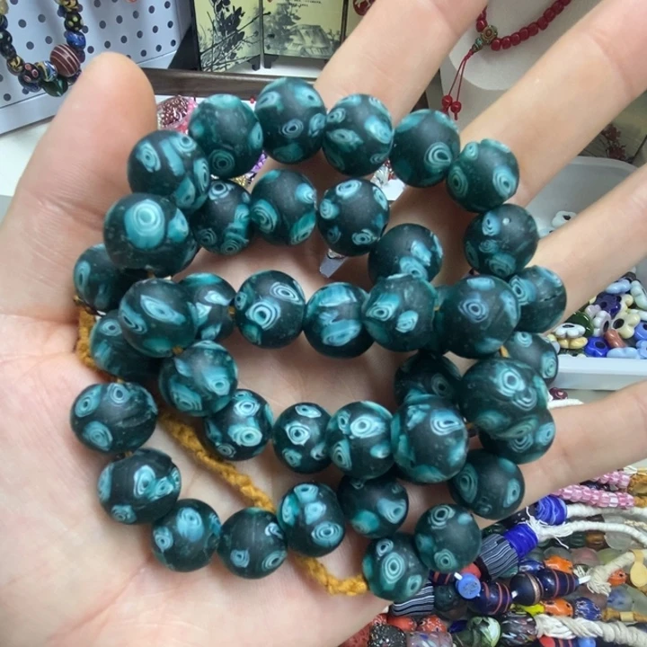 颈饰琉璃千花圆珠