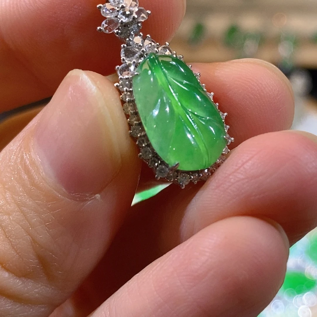 翡翠18K金镶嵌颈饰