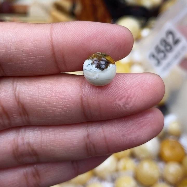 蜜蜡未镶嵌珠宝奇石10.2