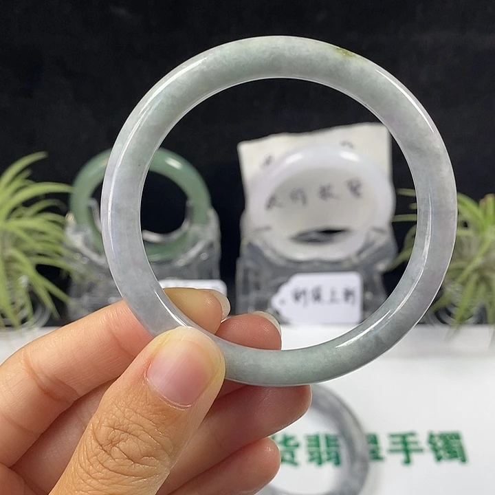 未镶嵌手镯翡翠88号。 54.7圈