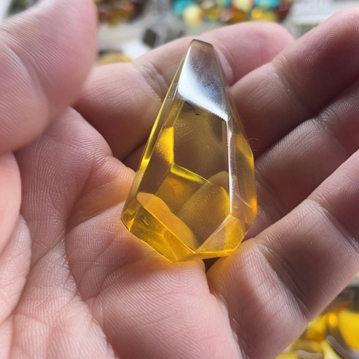 琥珀未镶嵌裸石吊坠