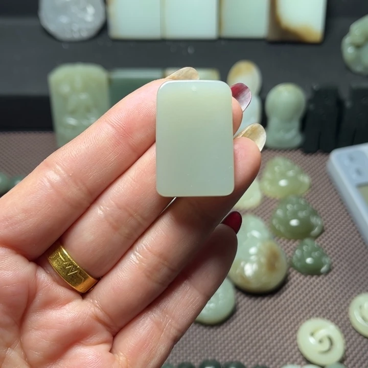 专***温和田玉（糖玉）未镶嵌挂件