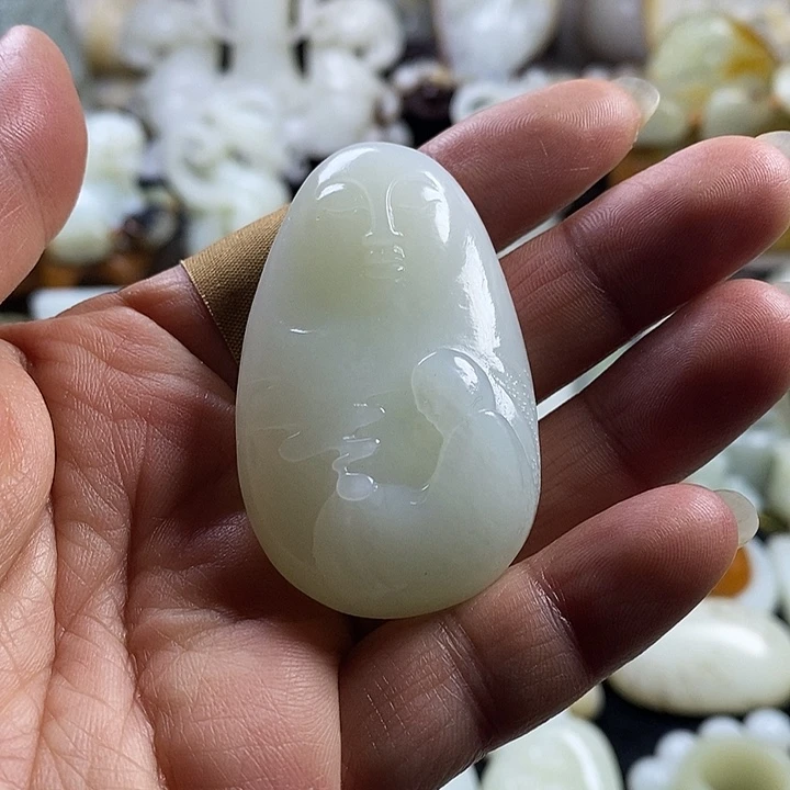 和田玉未镶嵌把件