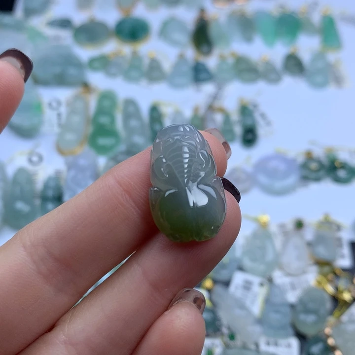 翡翠颈饰未镶嵌翡翠