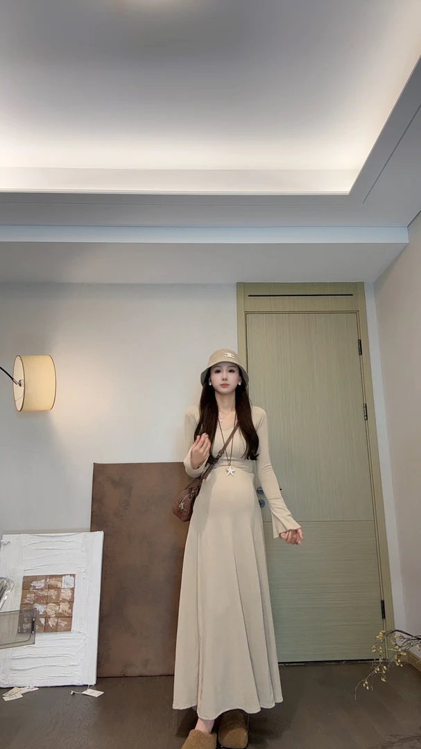 时尚孕妇秋冬磨毛高弹力V领休闲风A字裙冬季连衣裙法式孕妇连衣裙