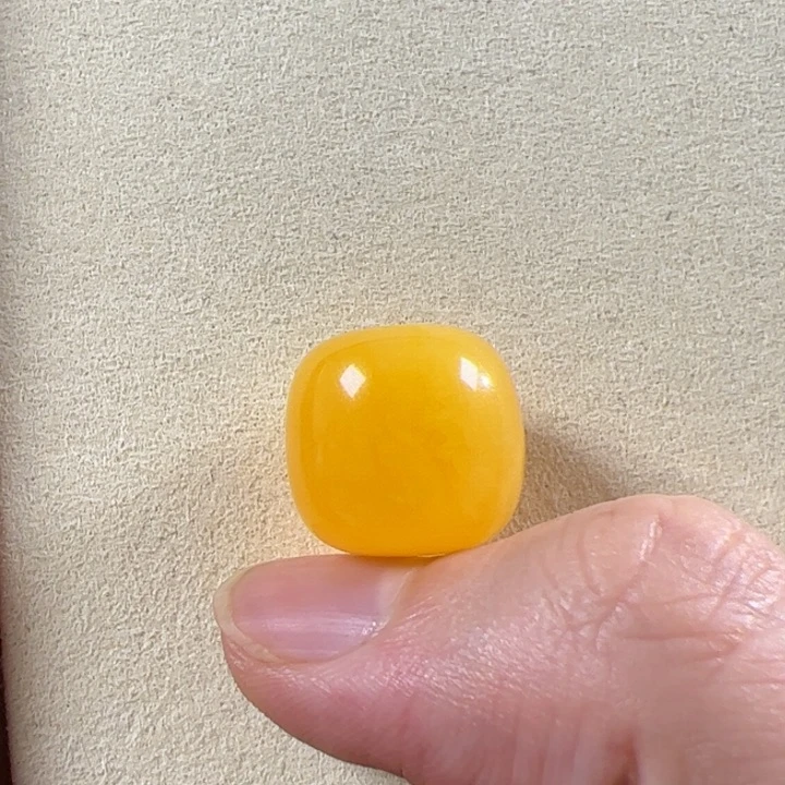 蜜蜡未镶嵌珠宝奇石17.4mm焦皮鸡油红老型浓蜡飘花tt