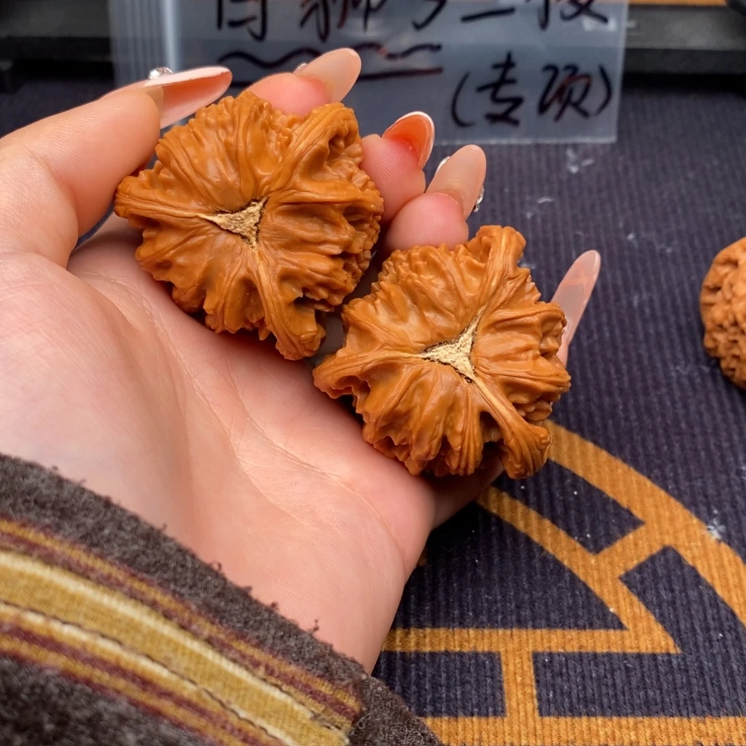 诗***华文玩核桃吊坠白狮子